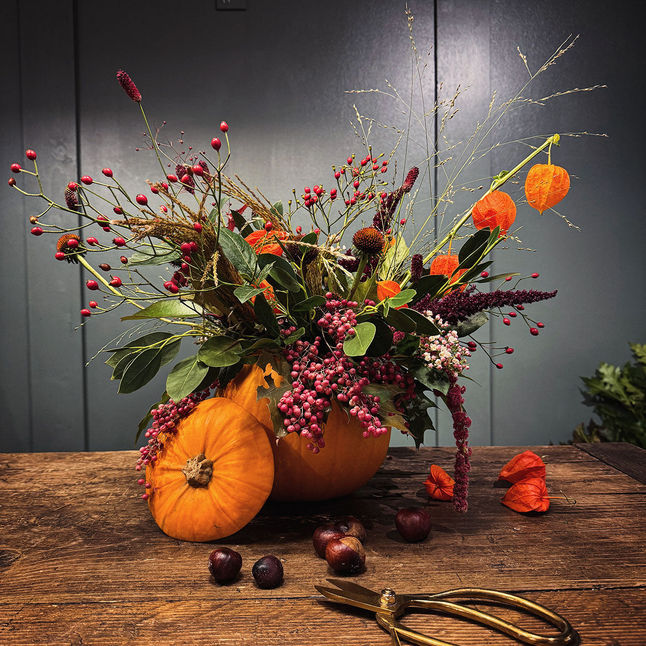 A pumpkin-based flower display to celebrate halloween